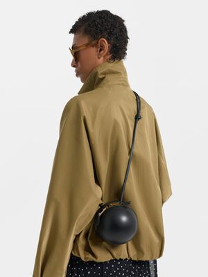 

Круглая сумка из гладкой экокожи