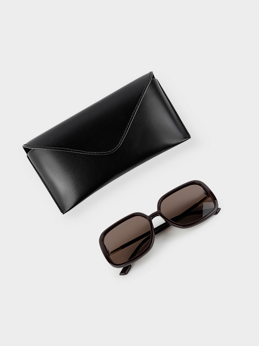 Очки солнцезащитные с футляром