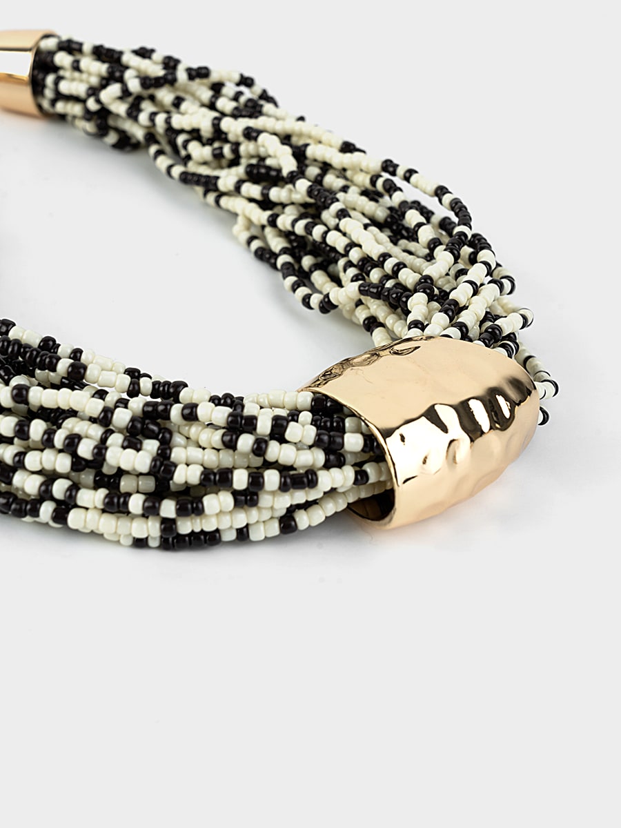 Ожерелье-чокер из бисера