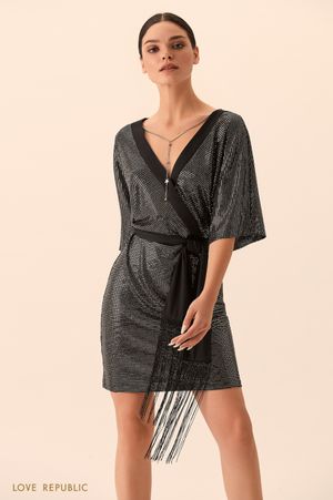 

Короткое платье из ткани с пайетками